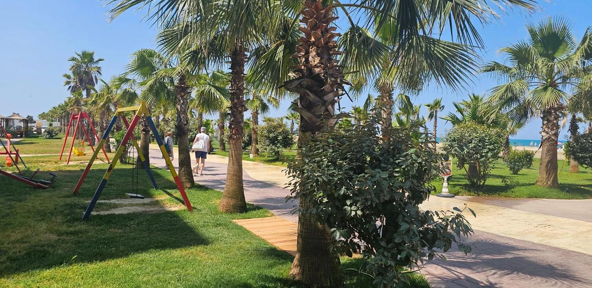 Bright Apartment Steps From The Shore Qerret
