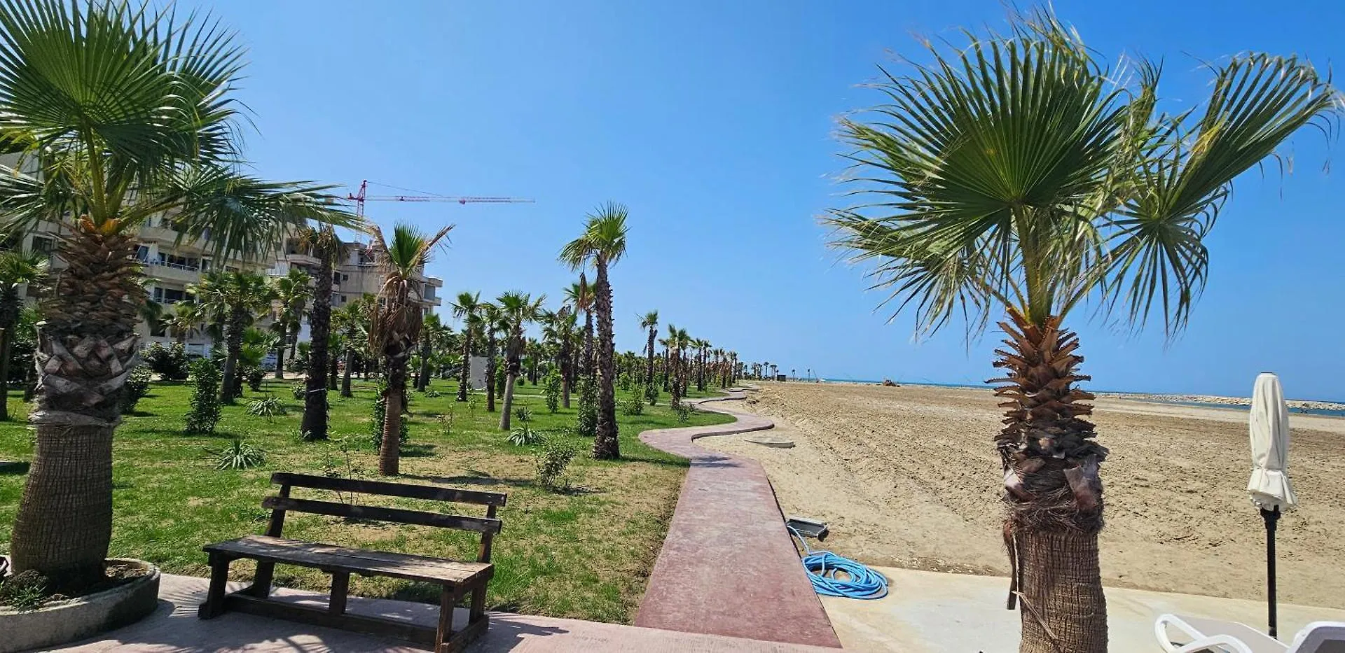 Bright Apartment Steps From The Shore Qerret
